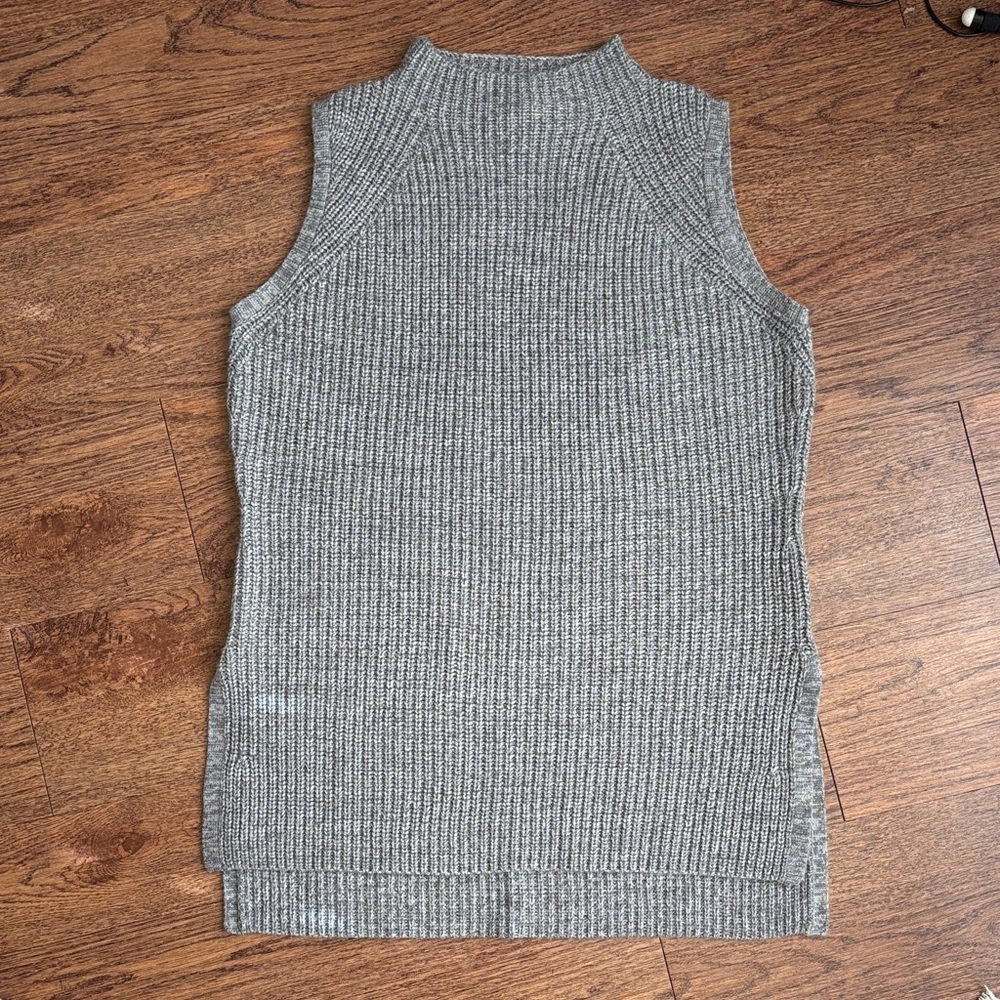 Gray Sleeveless Ribbed Knit Top